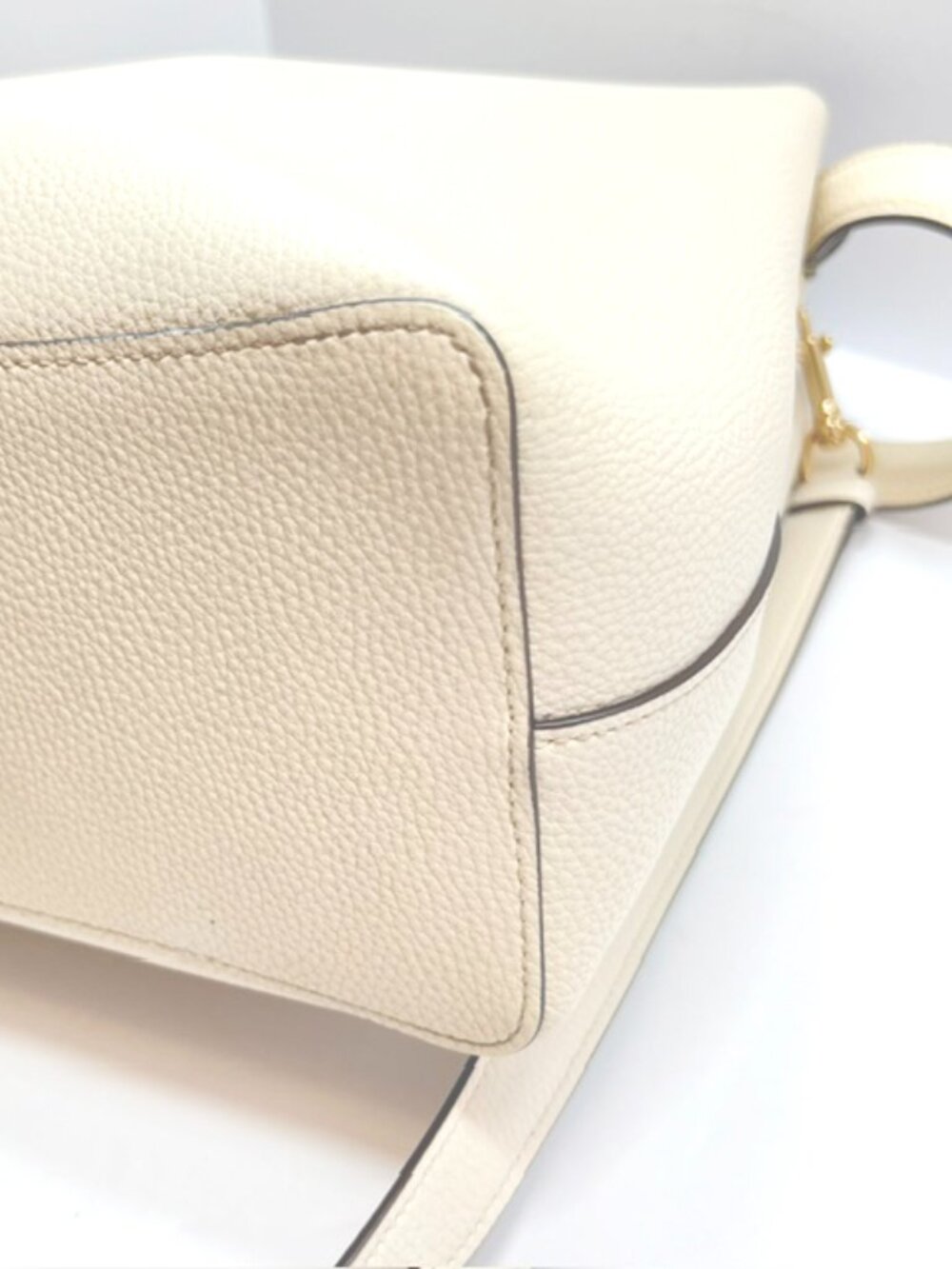 Coach Leather Town Bucket Shoulder/Crossbody Bag w/Detachable Strap in Chalk - Picture 9 of 11